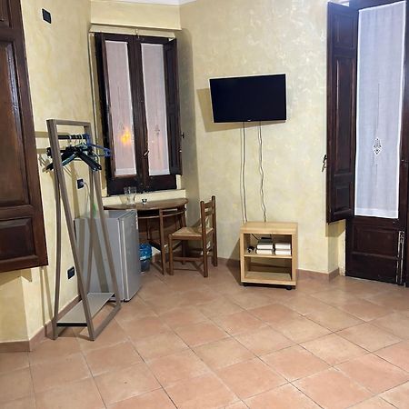 B&B L'Angolo Sulla Piazza Mirabella Imbaccari Buitenkant foto