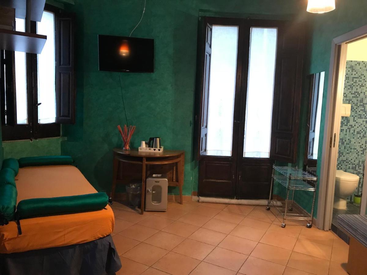 B&B L'Angolo Sulla Piazza Mirabella Imbaccari Buitenkant foto