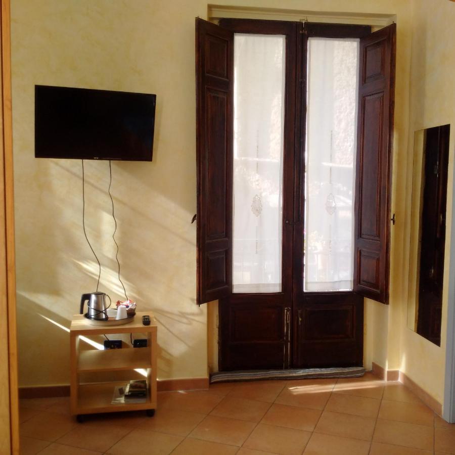 B&B L'Angolo Sulla Piazza Mirabella Imbaccari Buitenkant foto