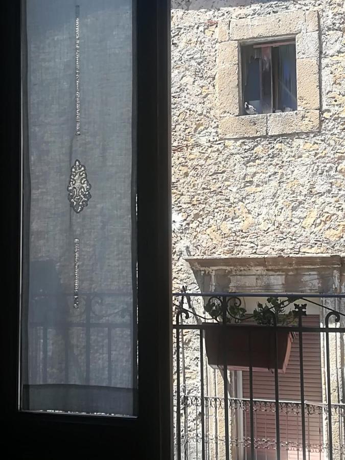 B&B L'Angolo Sulla Piazza Mirabella Imbaccari Buitenkant foto